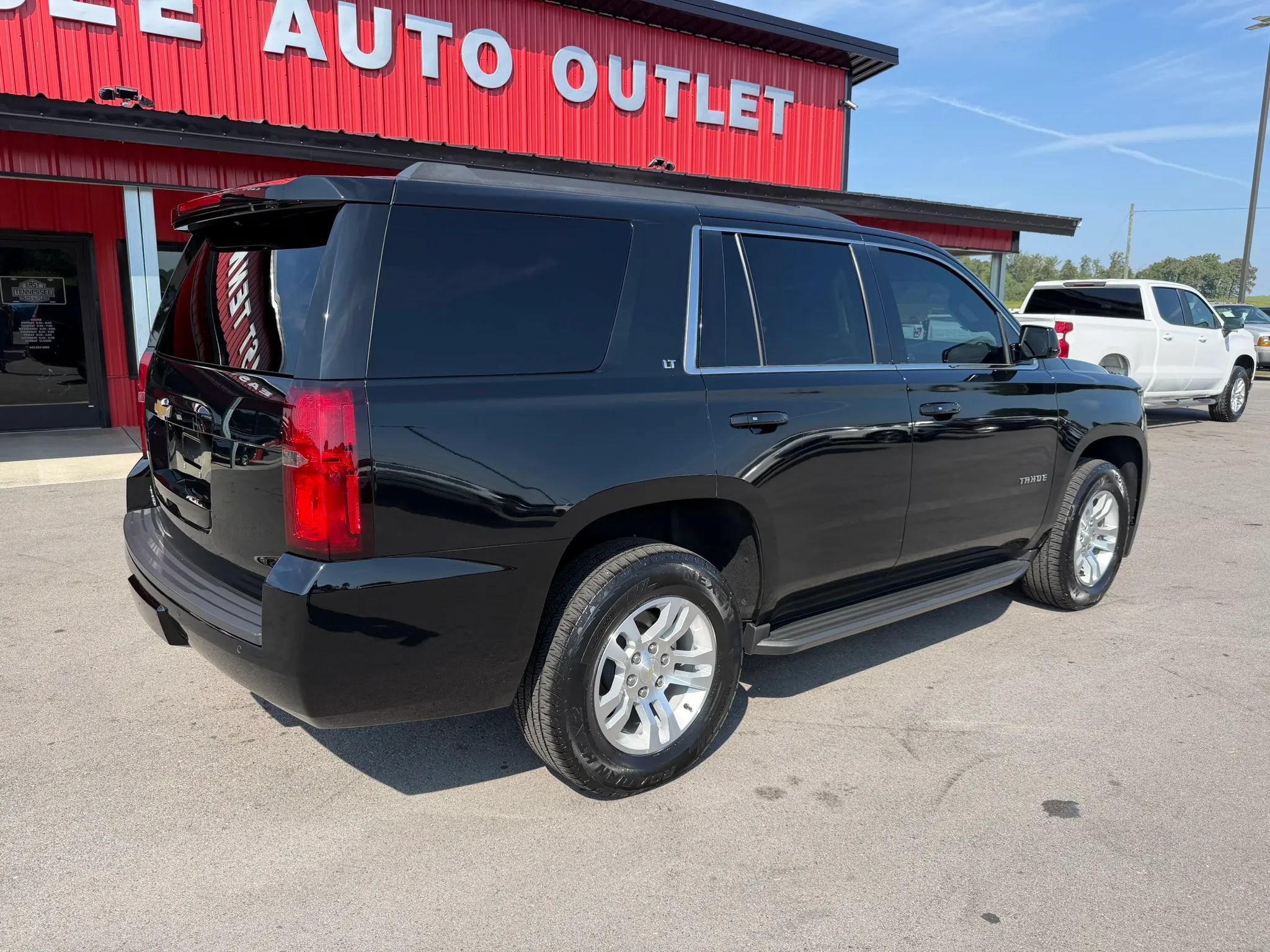 Used 2019 Chevrolet Tahoe LT w/ Luxury Package AWD/4WD image 4