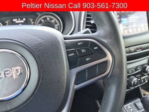 Used 2020 Jeep Cherokee Latitude Plus FWD image 28