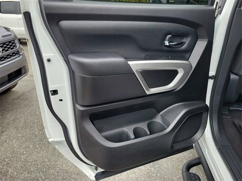 Used 2024 Nissan Titan SV w/ SV Convenience Package image 27