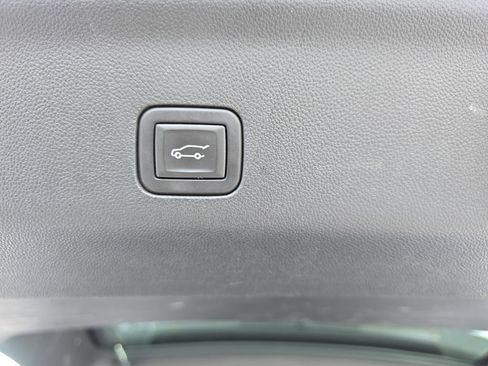 Used 2024 Chevrolet Tahoe Premier image 18