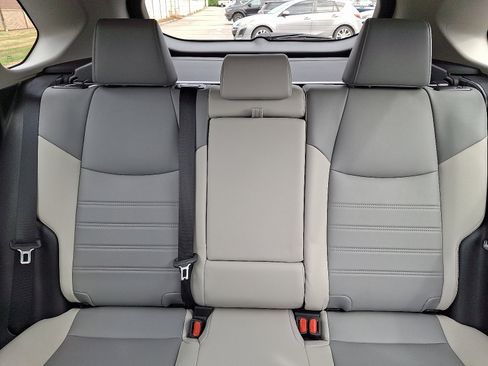 Used 2021 Toyota RAV4 Limited image 19