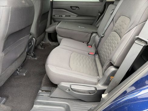 Used 2025 Nissan Pathfinder SV FWD image 13