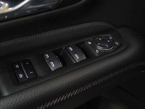 Used 2021 GMC Yukon XL Denali w/ Denali Premium Package image 24