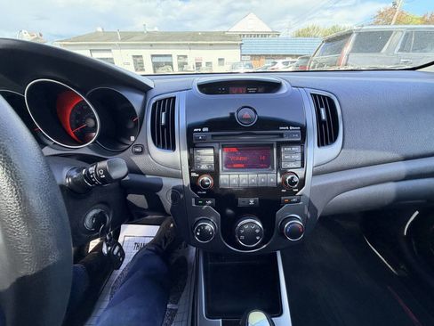 Used 2010 Kia Forte Koup SX image 14