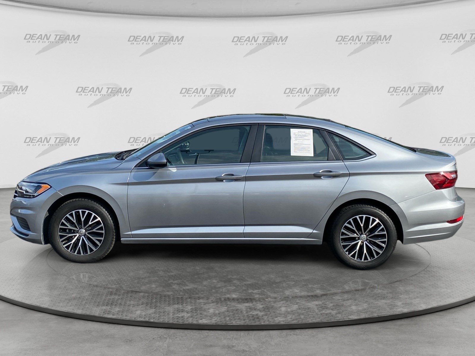 Used 2021 Volkswagen Jetta SE w/ SE Cold Weather Package FWD image 4