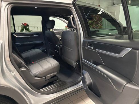 Used 2025 GMC Acadia Elevation image 27