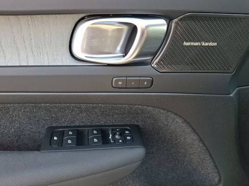 Certified 2023 Volvo XC40 B5 Ultimate w/ Protection Package Premier AWD/4WD image 12