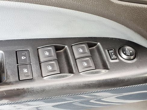 Used 2016 Chevrolet Colorado Z71 w/ LPO, Door Decal Package AWD/4WD image 21