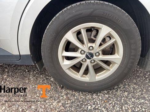 Used 2022 Kia Carnival LX image 20