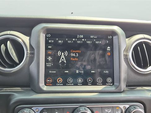 Used 2022 Jeep Wrangler Unlimited Sahara w/ Cold Weather Group AWD/4WD image 18