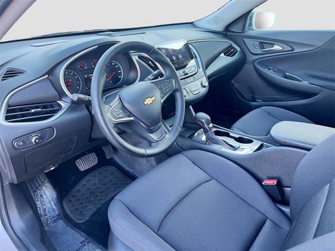 Used 2025 Chevrolet Malibu RS image 9