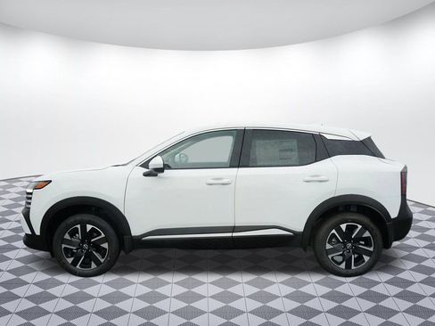 Used 2025 Nissan Kicks SV image 4