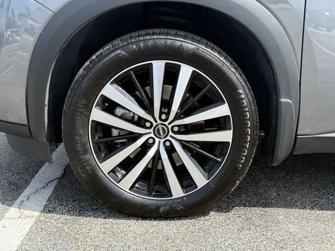 Used 2025 Nissan Pathfinder Platinum FWD image 9