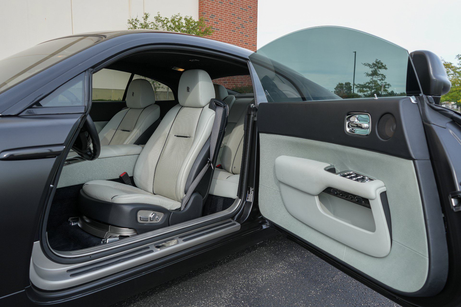 Used 2015 Rolls-Royce Wraith RWD image 11