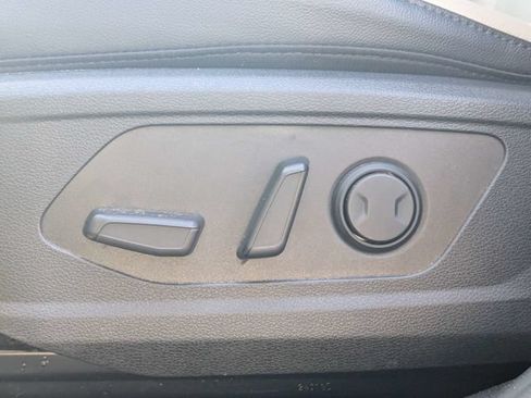 Used 2025 Kia Sportage EX w/ Premium Package FWD image 19