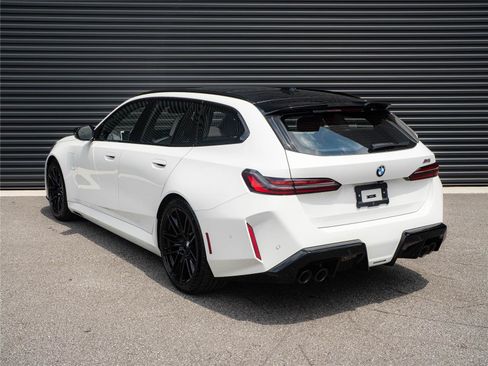 Used 2026 BMW M5 Touring w/ M Driver's Package AWD/4WD image 3