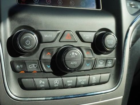 Certified 2021 Jeep Grand Cherokee Laredo image 25