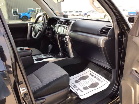 Used 2018 Toyota 4Runner SR5 AWD/4WD image 16