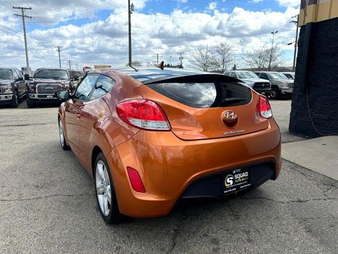 Used 2015 Hyundai Veloster image 3