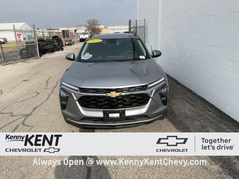 Certified 2025 Chevrolet Trax LT w/ LT Convenience Package image 5