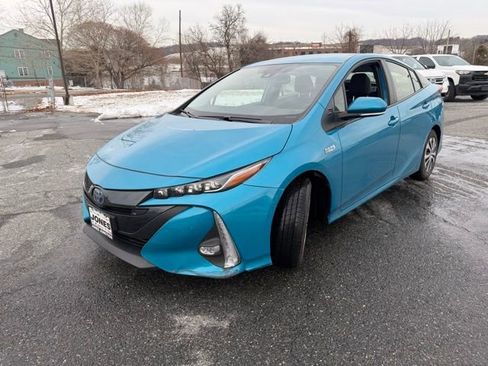 Used 2021 Toyota Prius Prime Limited image 3