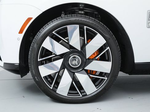 Used 2026 Rolls-Royce Cullinan image 44