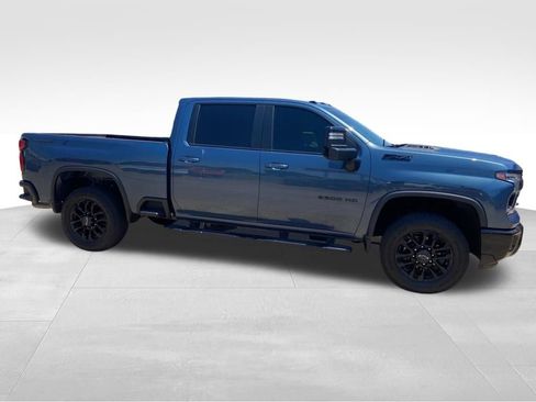 Used 2025 Chevrolet Silverado 2500 LT w/ Trail Boss Package AWD/4WD image 9