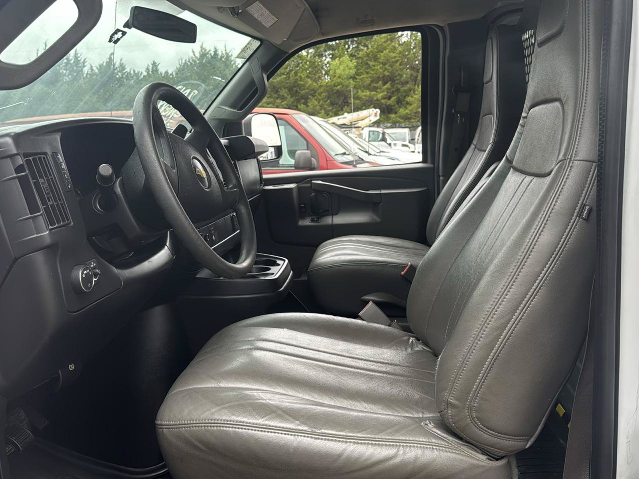 Used 2017 Chevrolet Express 2500 RWD image 12