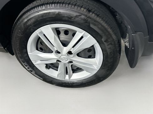 Used 2024 Nissan Kicks S image 11