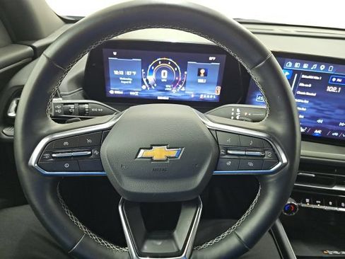 Used 2025 Chevrolet Traverse LT AWD/4WD image 6