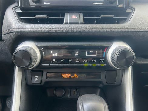 Used 2020 Toyota RAV4 LE FWD image 26