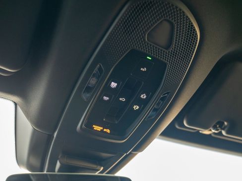 Used 2025 Porsche Cayenne image 20