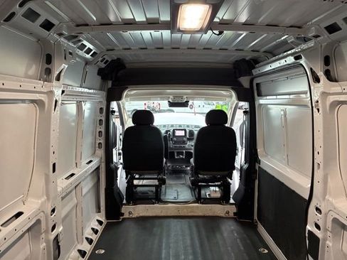Used 2025 RAM ProMaster 2500 w/ Convenience Group image 33