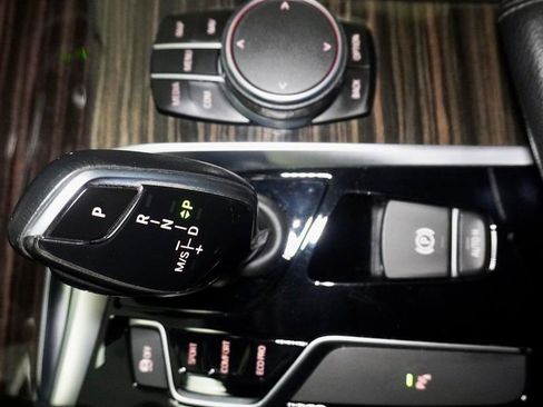 Used 2018 BMW 540i xDrive image 25