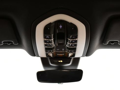 Certified 2026 Porsche Macan AWD/4WD image 22
