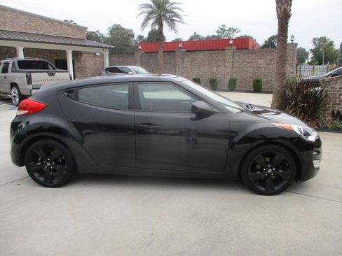 Used 2017 Hyundai Veloster Value Edition FWD image 29