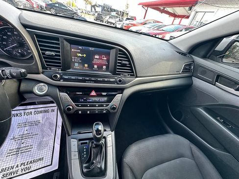 Used 2018 Hyundai Elantra Value Edition FWD image 2