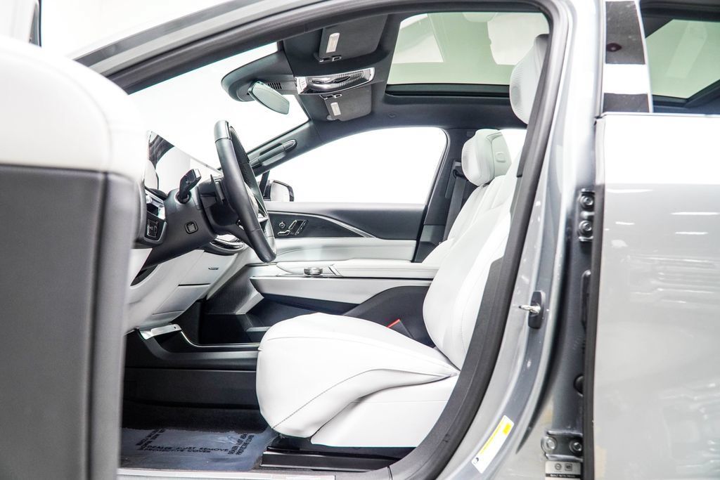 Used 2024 Cadillac Lyriq Sport RWD image 40