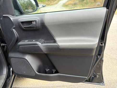 Used 2020 Toyota Tacoma SR w/ SR Convenience Package image 14