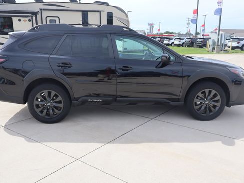 Used 2023 Subaru Outback Onyx Edition AWD/4WD image 5
