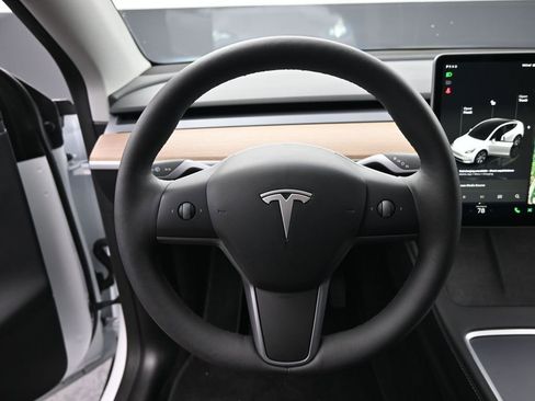 Used 2024 Tesla Model Y Long Range image 17