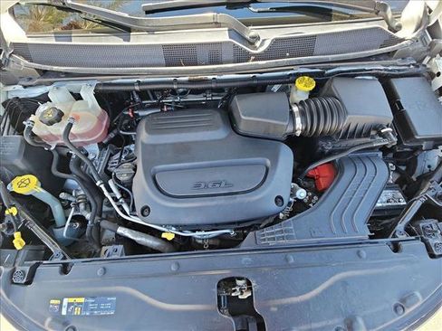 Used 2023 Chrysler Voyager LX image 29