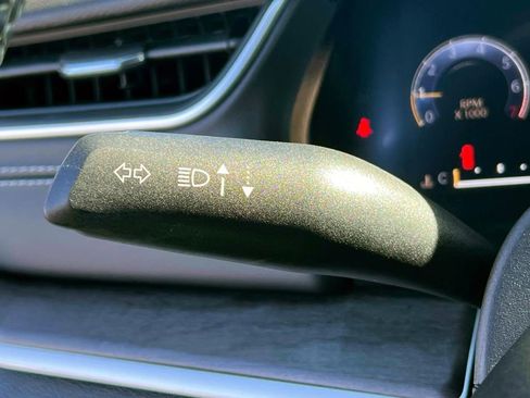 Certified 2024 Jeep Grand Cherokee Limited image 24