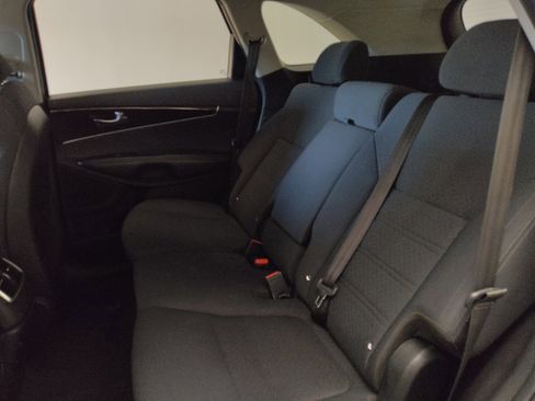 Used 2017 Kia Sorento LX image 18