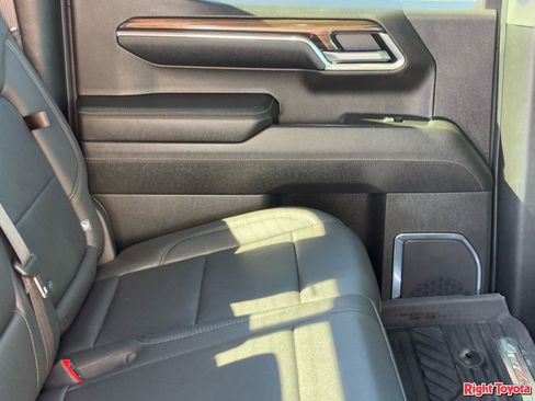 Used 2024 Chevrolet Silverado 1500 LT Trail Boss w/ LT Trail Boss Premium Package AWD/4WD image 13