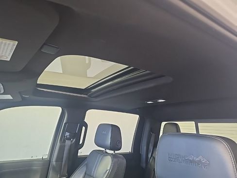 Used 2023 Chevrolet Silverado 2500 High Country w/ Z71 Off-Road Package image 17