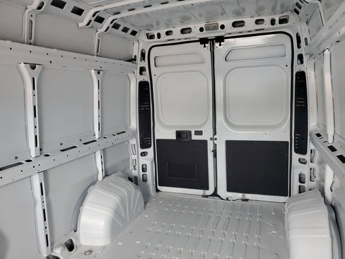 Used 2025 RAM ProMaster 2500 w/ Storage Group image 20