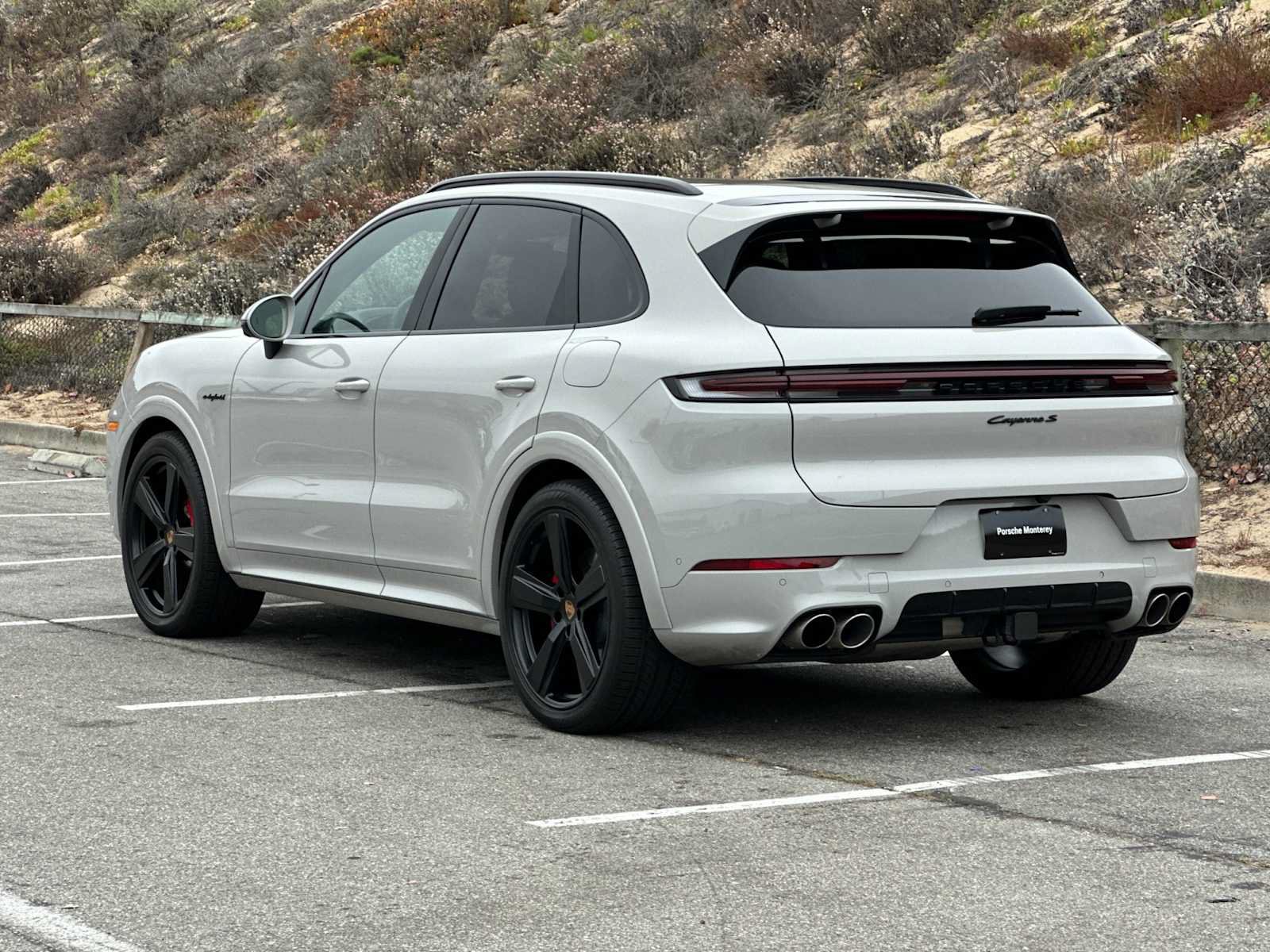 Certified 2025 Porsche Cayenne S AWD/4WD image 3