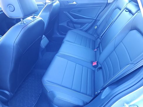 Certified 2023 Volkswagen Jetta SE w/ Panoramic Sunroof Package image 30