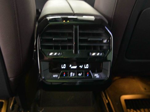 Used 2024 BMW iX xDrive50 w/ Sport Package AWD/4WD image 10